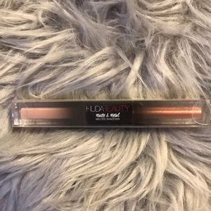 HUDA BEAUTY MATTE & METAL MELTED SHADOWS